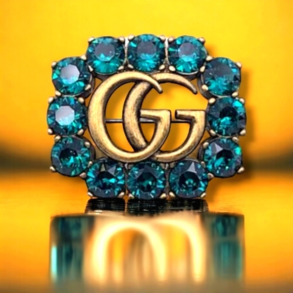 NWOT Gucci RARE Green Double GG Logo Aged Gold Luxury Brooch With Crystals & Box - Picture 1 of 11